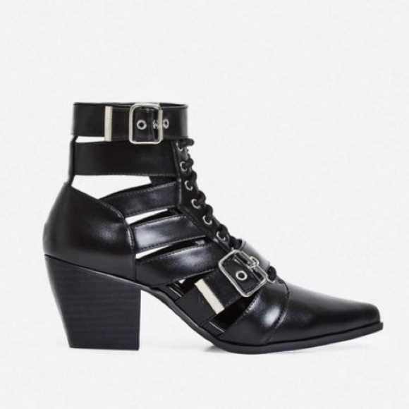 Black Cut Out Booties 🎀 - Picture 2 of 6